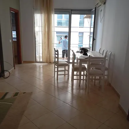 Royal Tag Opposite Nalu Restaurant Апартаменты Тирана