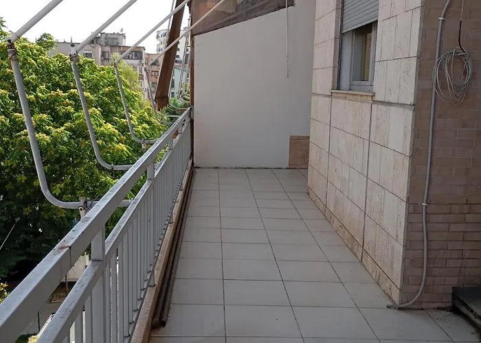 Royal Tag Opposite Nalu Restaurant Апартаменты Тирана