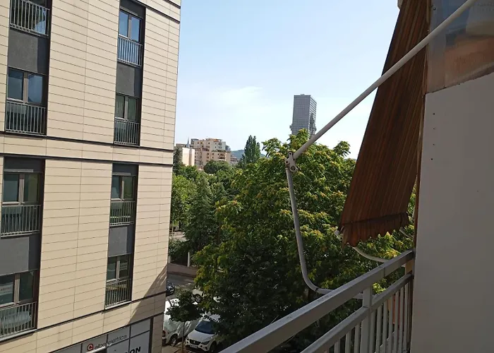 Апартаменты Royal Tag Opposite Nalu Restaurant Тирана