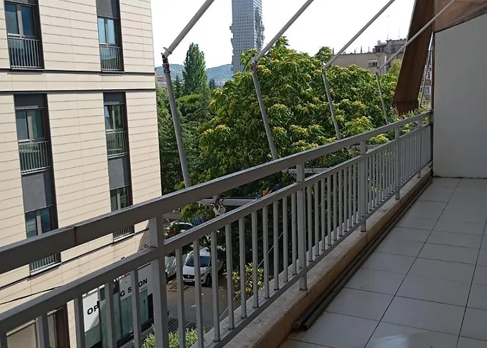 Royal Tag Opposite Nalu Restaurant Тирана